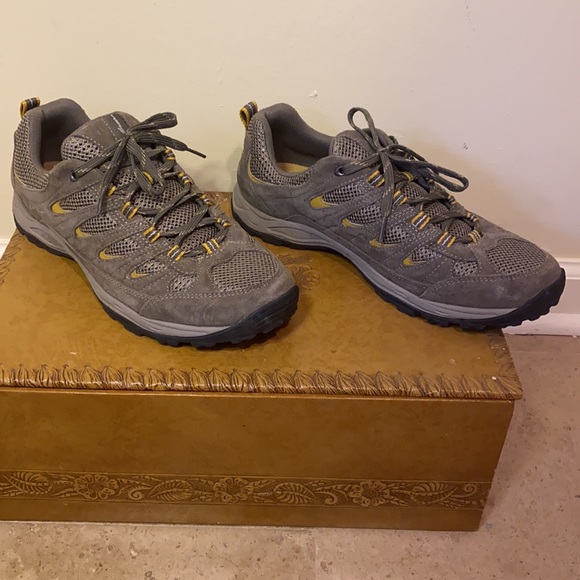 Eddie Bauer Hiking Shoes - Picture 2 of 8